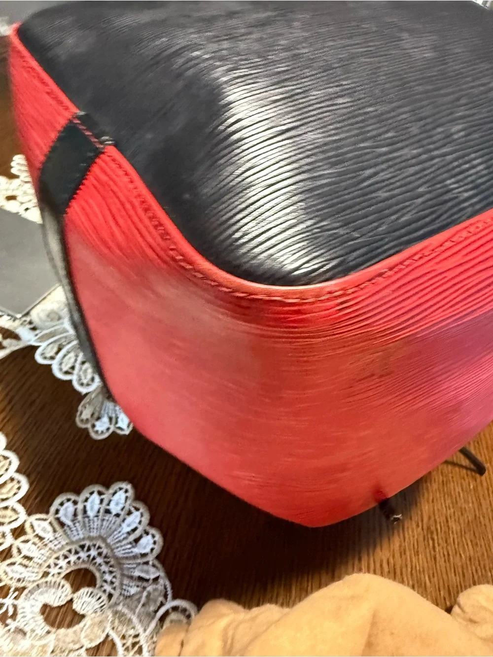 Louis Vuitton Noe PM Red and Black Epi Drawstring Bucket Bag - Picture 7 of 12